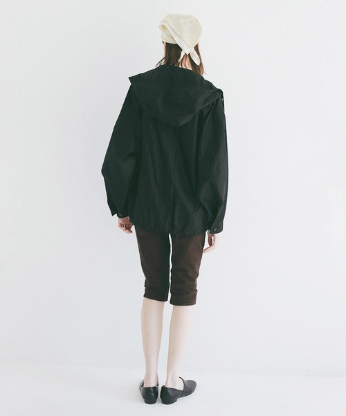 CLANE（クラネ）の「CRINKLED SHEER NYLON ZIP UP HOODIE（パーカー・レディース・ブラック/ベージュ・2/1）」の6枚目の写真