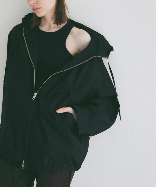 CLANE（クラネ）の「CRINKLED SHEER NYLON ZIP UP HOODIE（パーカー・レディース・ブラック/ベージュ・2/1）」の8枚目の写真