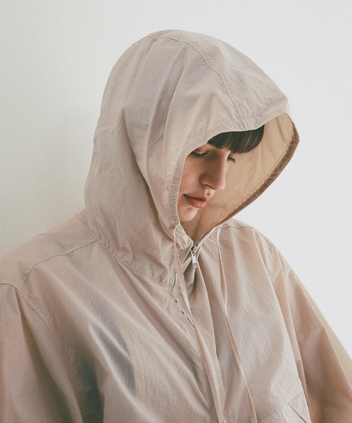 CLANE（クラネ）の「CRINKLED SHEER NYLON ZIP UP HOODIE（パーカー・レディース・ブラック/ベージュ・2/1）」の10枚目の写真