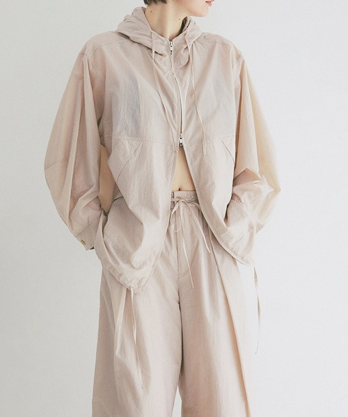 CLANE（クラネ）の「CRINKLED SHEER NYLON ZIP UP HOODIE（パーカー・レディース・ブラック/ベージュ・2/1）」の11枚目の写真