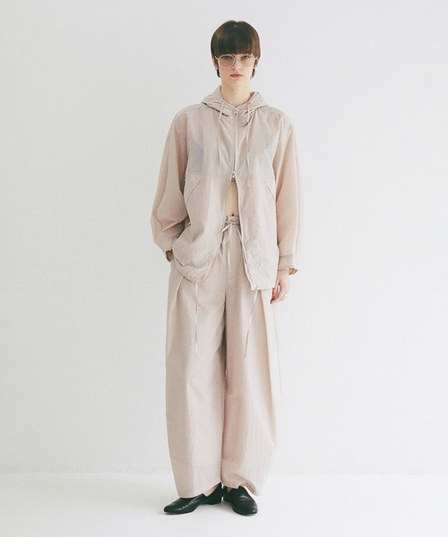 CLANE（クラネ）の「CRINKLED SHEER NYLON ZIP UP HOODIE（パーカー・レディース・ブラック/ベージュ・2/1）」の14枚目の写真
