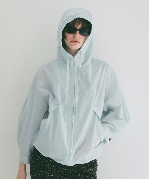 CLANE（クラネ）の「CRINKLED SHEER NYLON ZIP UP HOODIE（パーカー・レディース・ブラック/ベージュ・2/1）」の16枚目の写真