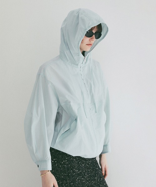 CLANE（クラネ）の「CRINKLED SHEER NYLON ZIP UP HOODIE（パーカー・レディース・ブラック/ベージュ・2/1）」の17枚目の写真