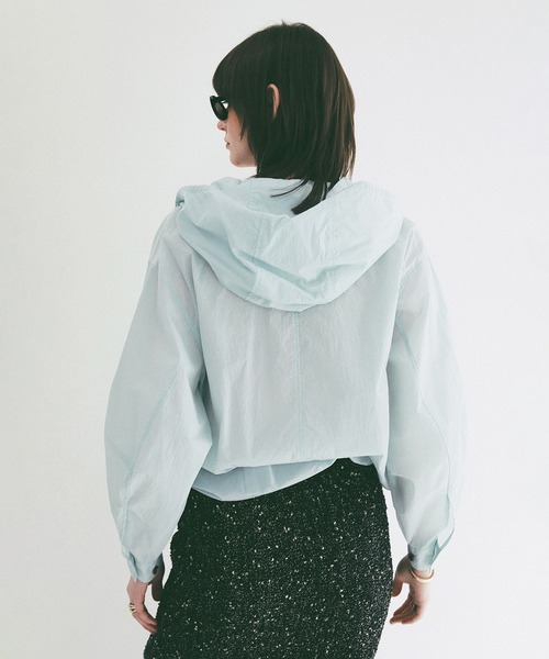 CLANE（クラネ）の「CRINKLED SHEER NYLON ZIP UP HOODIE（パーカー・レディース・ブラック/ベージュ・2/1）」の20枚目の写真