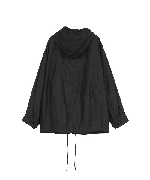 CLANE(クラネ)の「CRINKLED SHEER NYLON ZIP UP HOODIE(パーカー・レディース・ブラック/ベージュ・2/1)」の22枚目の写真
