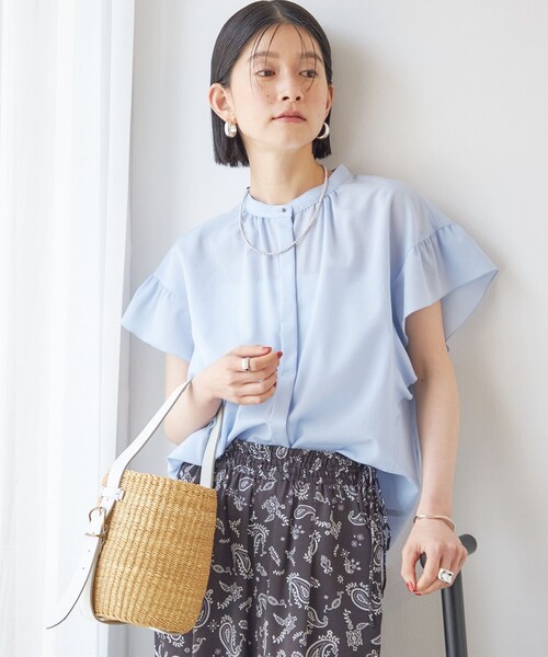 SHIPS(シップス)の「〈接触冷感/洗濯機可能〉SUUSUU フリル ギャザー ブラウス(シャツ/ブラウス・レディース・ライトブルー/ホワイト・ONE SIZE)」の1枚目の写真