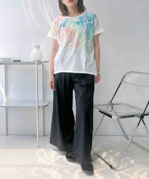 AS KNOW AS plus(アズノゥアズプラス)の「〇袖ロールアップ タック入りアートTシャツ(Tシャツ/カットソー・レディース・ホワイト系/ホワイト系1/オートミール/ホワイト系その他・FREE)」の8枚目の写真