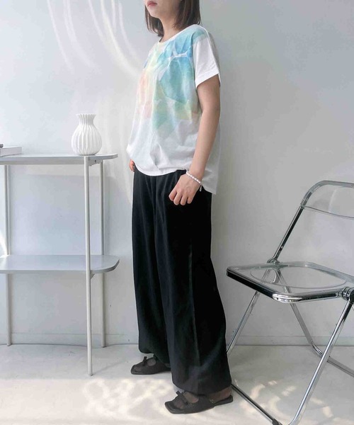 AS KNOW AS plus(アズノゥアズプラス)の「〇袖ロールアップ タック入りアートTシャツ(Tシャツ/カットソー・レディース・ホワイト系/ホワイト系1/オートミール/ホワイト系その他・FREE)」の9枚目の写真
