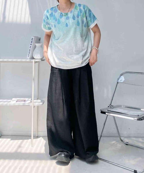 AS KNOW AS plus(アズノゥアズプラス)の「〇袖ロールアップ タック入りアートTシャツ(Tシャツ/カットソー・レディース・ホワイト系/ホワイト系1/オートミール/ホワイト系その他・FREE)」の14枚目の写真