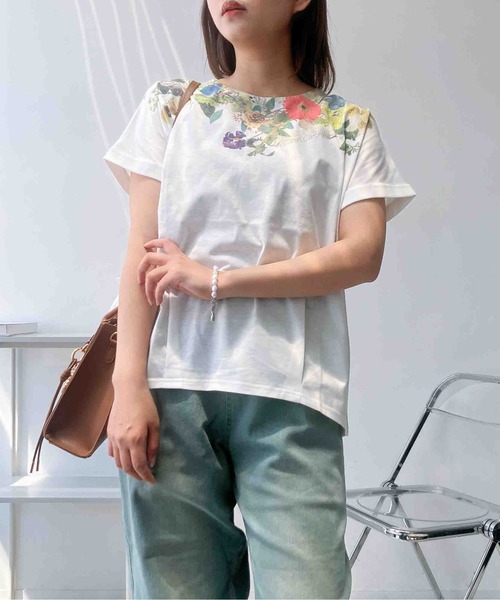 AS KNOW AS plus(アズノゥアズプラス)の「〇袖ロールアップ タック入りアートTシャツ(Tシャツ/カットソー・レディース・ホワイト系/ホワイト系1/オートミール/ホワイト系その他・FREE)」の16枚目の写真