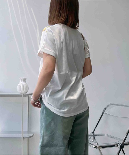 AS KNOW AS plus(アズノゥアズプラス)の「〇袖ロールアップ タック入りアートTシャツ(Tシャツ/カットソー・レディース・ホワイト系/ホワイト系1/オートミール/ホワイト系その他・FREE)」の17枚目の写真