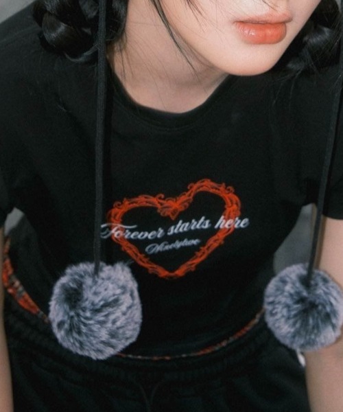 lilful(リルフル)の「【26年春夏新作】フロントハートロゴコンパクト半袖Tシャツ(Tシャツ/カットソー・レディース・ブラック・M/S)」の2枚目の写真