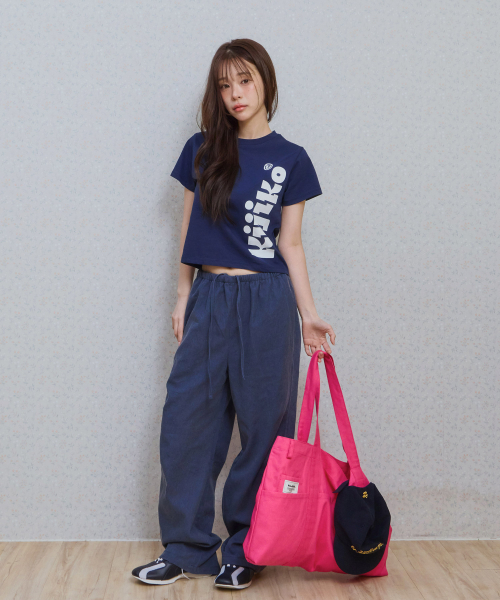 KIJIKO(キジコ)の「ke406. Kijiko Big Logo Semi-Crop Tee Navy(Tシャツ/カットソー・レディース・ネイビー・FREE)」の4枚目の写真