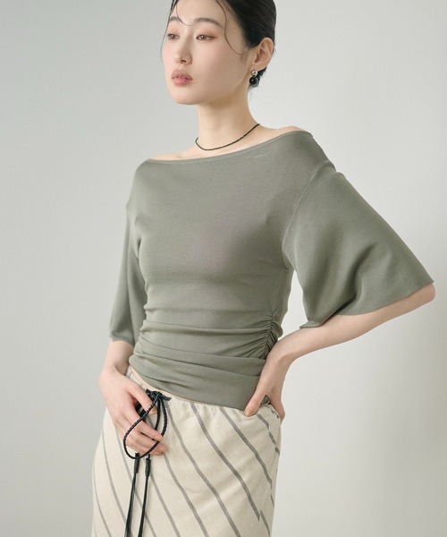 LAULEN(ローレン)の「side gather open neck knit /サイドギャザーオープンネックニット(ニット/セーター・レディース・カーキ/イエロー/ピンク/ブラック・FREE)」の5枚目の写真