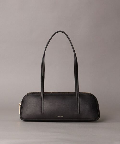 Calvin Klein(カルバン・クライン)の「ロゴバウレットバッグ(ハンドバッグ・レディース・ブラック/ブルー系その他・FREE)」の1枚目の写真