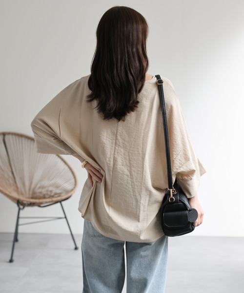 ap retro(アプレトロ)の「ニュアンスシルエットドルマンブラウス / ドライタッチ(シャツ/ブラウス・レディース・ホワイト/ブラック/ブルー/ベージュ・FREE)」の21枚目の写真