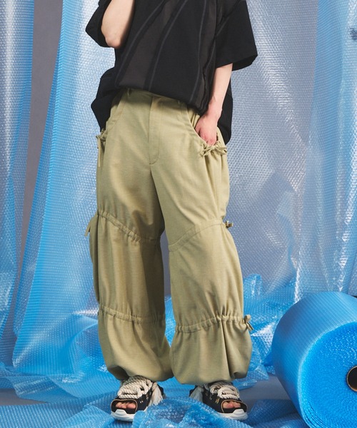 MAISON SPECIAL(メゾンスペシャル)の「《UNISEX》Cavalry Twills Prime-Wide Gathered Tiered Pants/キャバルリーツイルプライムワイドギャザーティアードパンツ【MAISON SPECIAL/メゾンスペシャル】(その他パンツ・メンズ・ベージュ/ブラック/グレイッシュベージュ・0/1/2)」の3枚目の写真