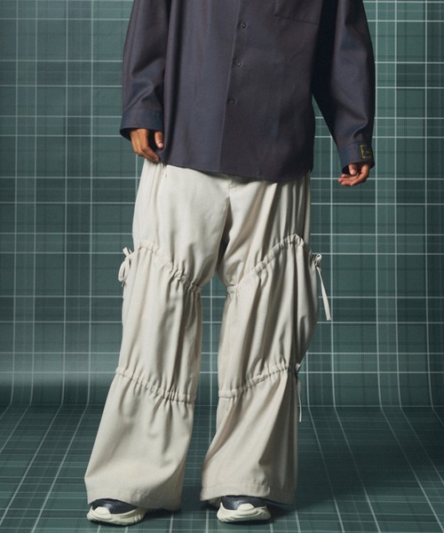 MAISON SPECIAL(メゾンスペシャル)の「《UNISEX》Cavalry Twills Prime-Wide Gathered Tiered Pants/キャバルリーツイルプライムワイドギャザーティアードパンツ【MAISON SPECIAL/メゾンスペシャル】(その他パンツ・メンズ・ベージュ/ブラック/グレイッシュベージュ・0/1/2)」の1枚目の写真