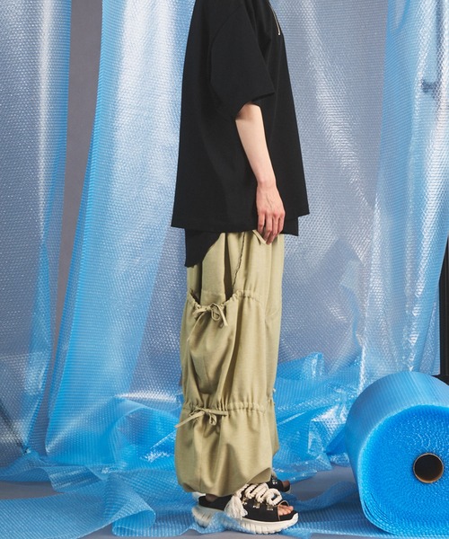 MAISON SPECIAL(メゾンスペシャル)の「《UNISEX》Cavalry Twills Prime-Wide Gathered Tiered Pants/キャバルリーツイルプライムワイドギャザーティアードパンツ【MAISON SPECIAL/メゾンスペシャル】(その他パンツ・メンズ・ベージュ/ブラック/グレイッシュベージュ・0/1/2)」の14枚目の写真