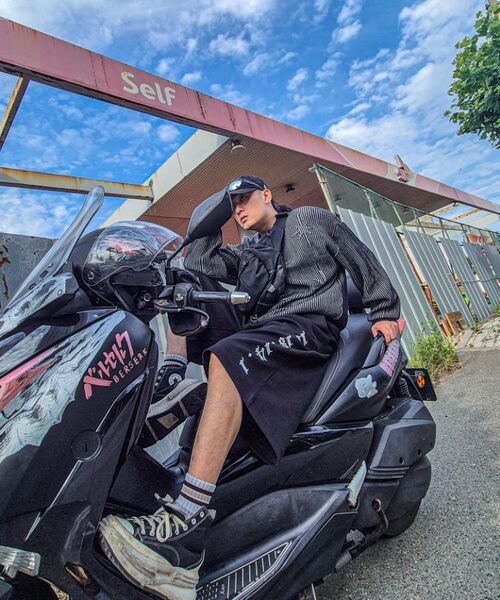 PRINOAR(プリノア)の「カーブドステイトゥルーシングルプリーツバミューダショーツ - ブラック(その他パンツ・レディース・ブラック・SMALL/MEDIUM/LARGE)」の12枚目の写真