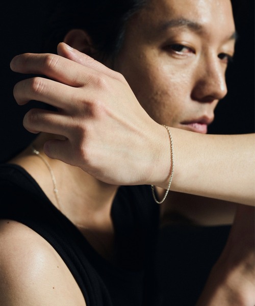 CAMPHOR WOOD(カンファーウッド)の「SILVER 925 TWIST CHAIN BRACELET / シルバー925ツイストチェーンブレスレット(ブレスレット・メンズ・ゴールド/シルバー・フリー)」の1枚目の写真