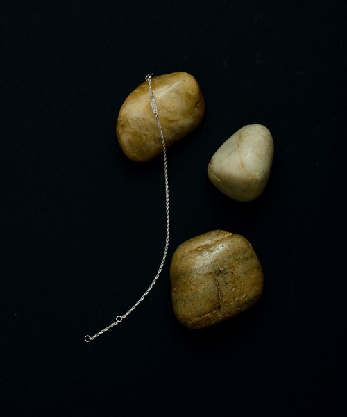 CAMPHOR WOOD(カンファーウッド)の「SILVER 925 TWIST CHAIN BRACELET / シルバー925ツイストチェーンブレスレット(ブレスレット・メンズ・ゴールド/シルバー・フリー)」の3枚目の写真