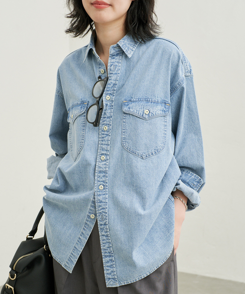 SLOBE IENA(スローブイエナ)の「《シリーズあり/》LEDENIM NOUVEAU BDU デニムシャツ(シャツ/ブラウス・レディース・ネイビー/スカイブルー・FREE)」の2枚目の写真