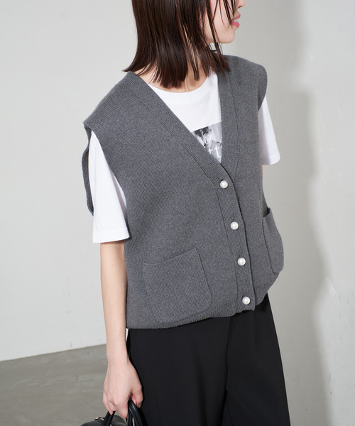 SLOBE IENA（スローブイエナ）の「《WEB限定カラーあり/追加》パールニットベスト（ベスト・レディース・ブラック/チャコールグレー/ネイビー・FREE）」の10枚目の写真