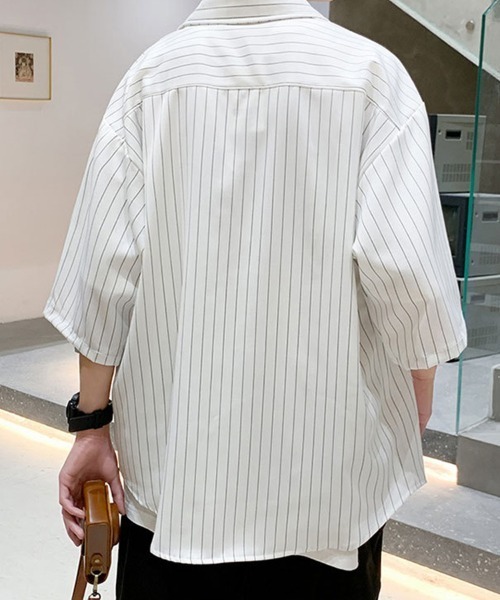 KELVIN（ケルヴァン）の「Pinstripe Oversized Shirt ピンストライプオーバーサイズシャツ（シャツ/ブラウス・メンズ・ホワイト/ブラック・MEDIUM/LARGE）」の3枚目の写真