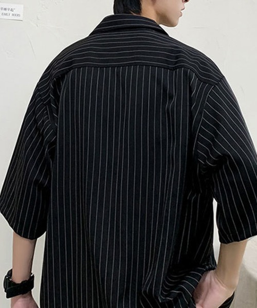 KELVIN（ケルヴァン）の「Pinstripe Oversized Shirt ピンストライプオーバーサイズシャツ（シャツ/ブラウス・メンズ・ホワイト/ブラック・MEDIUM/LARGE）」の4枚目の写真