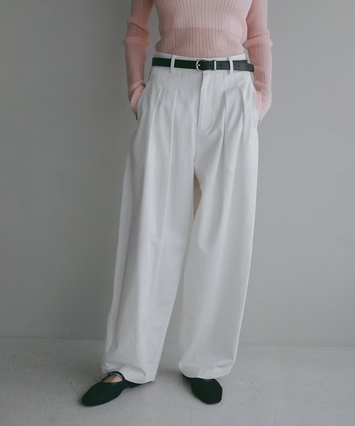 MANOF（マノフ）の「TUCK BARREL PANTS（その他パンツ・レディース・ホワイト/ブラック/ブラウン・S/M）」の2枚目の写真
