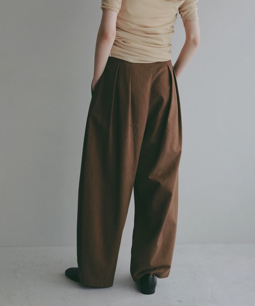 MANOF（マノフ）の「TUCK BARREL PANTS（その他パンツ・レディース・ホワイト/ブラック/ブラウン・S/M）」の16枚目の写真