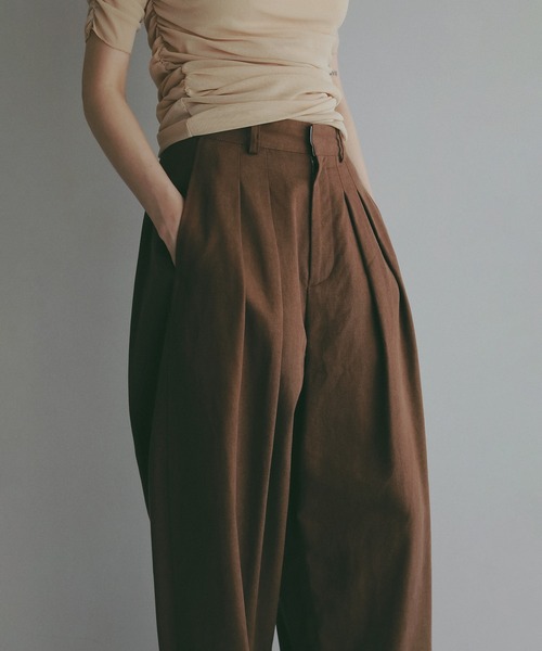 MANOF（マノフ）の「TUCK BARREL PANTS（その他パンツ・レディース・ホワイト/ブラック/ブラウン・S/M）」の17枚目の写真