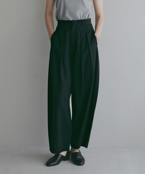 MANOF（マノフ）の「TUCK BARREL PANTS（その他パンツ・レディース・ホワイト/ブラック/ブラウン・S/M）」の21枚目の写真