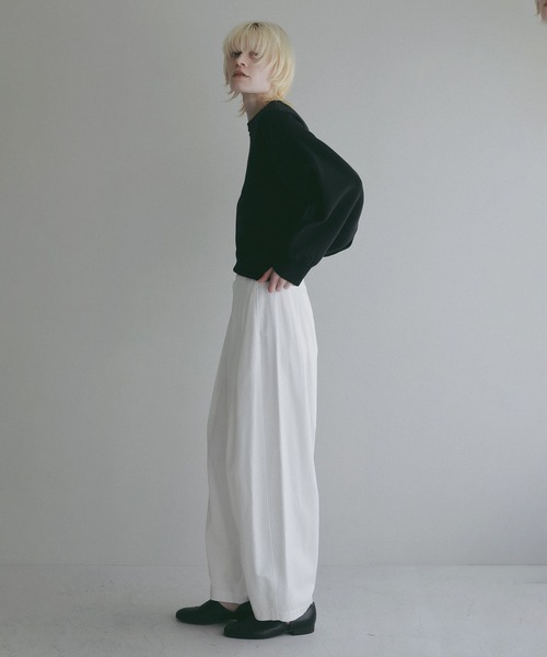 MANOF（マノフ）の「TUCK BARREL PANTS（その他パンツ・レディース・ホワイト/ブラック/ブラウン・S/M）」の9枚目の写真
