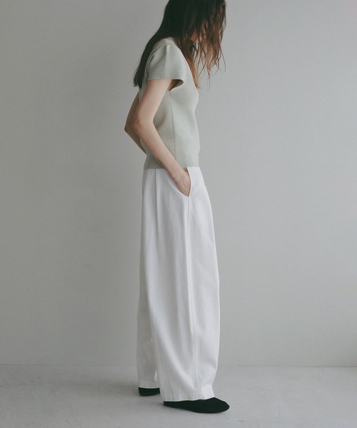 MANOF（マノフ）の「TUCK BARREL PANTS（その他パンツ・レディース・ホワイト/ブラック/ブラウン・S/M）」の11枚目の写真