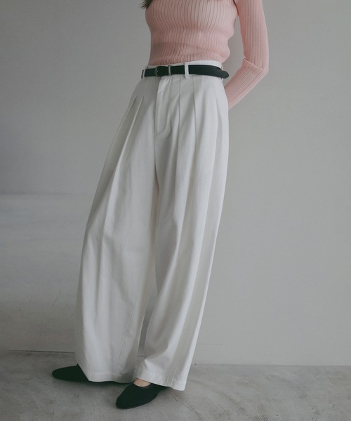 MANOF（マノフ）の「TUCK BARREL PANTS（その他パンツ・レディース・ホワイト/ブラック/ブラウン・S/M）」の5枚目の写真