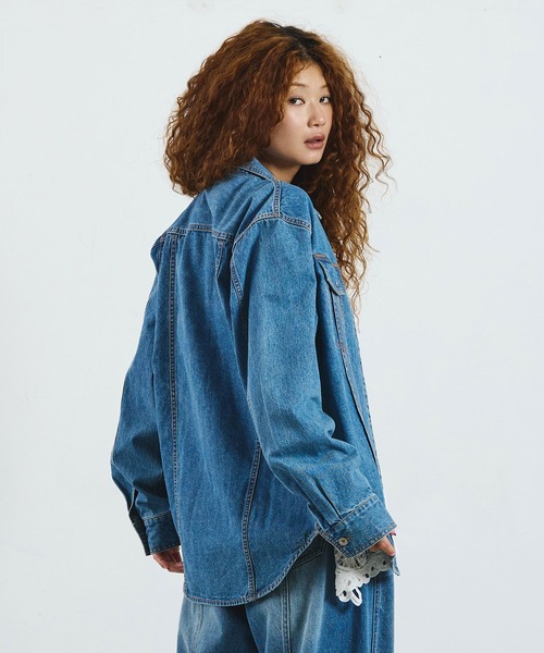 ROSE BUD(ローズバッド)の「CREOLME/DENIM L/S SHIRT(シャツ/ブラウス・レディース・ライトインディゴブルー/ブラック・ONE SIZE)」の5枚目の写真
