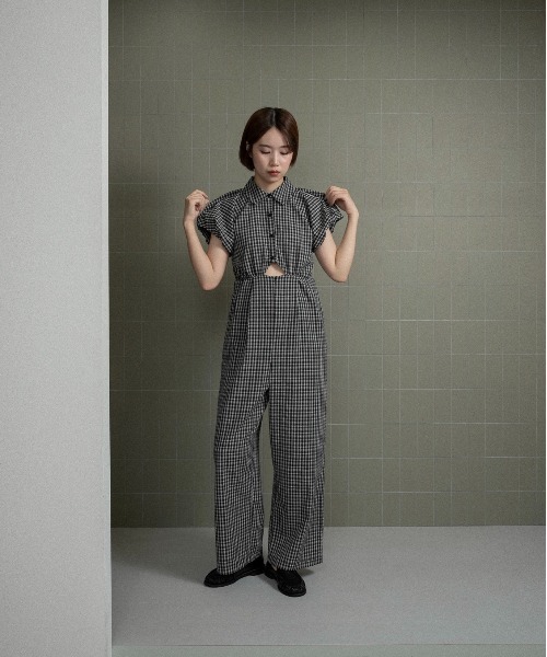 lawgy(ラウジー)の「check mini puff sleeve allinone / チェックミニパフスリーブオールインワン(つなぎ/オールインワン・レディース・チェック・FREE)」の2枚目の写真
