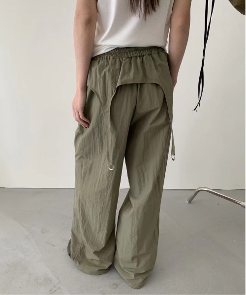 &soiree(アンドソワレ)の「ウエストデザインバックル付きミリタリーワイドパンツ(その他パンツ・レディース・カーキ/ホワイト/ブラック・FREE)」の7枚目の写真