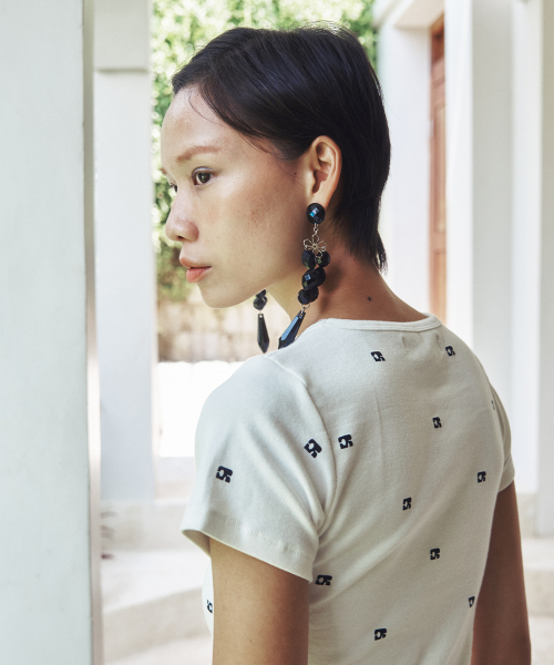 CENTAUR.KR(セントール)の「CENTAUR EMBLEM CROP T-SHIRTS_IVORY(Tシャツ/カットソー・レディース・その他・FREE)」の3枚目の写真
