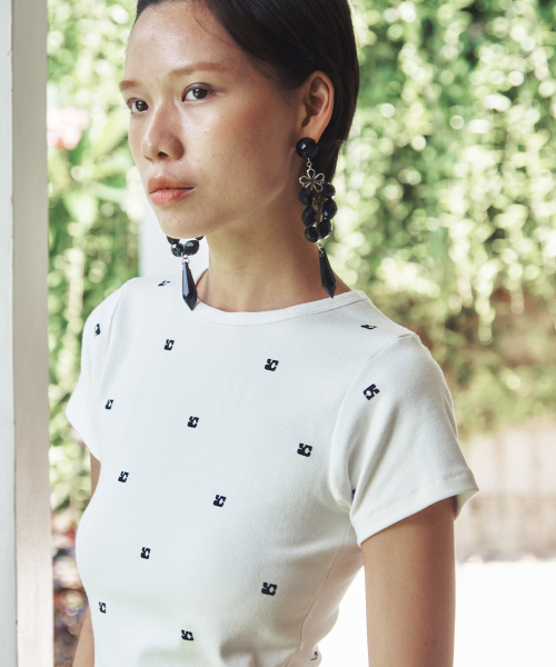 CENTAUR.KR(セントール)の「CENTAUR EMBLEM CROP T-SHIRTS_IVORY(Tシャツ/カットソー・レディース・その他・FREE)」の5枚目の写真
