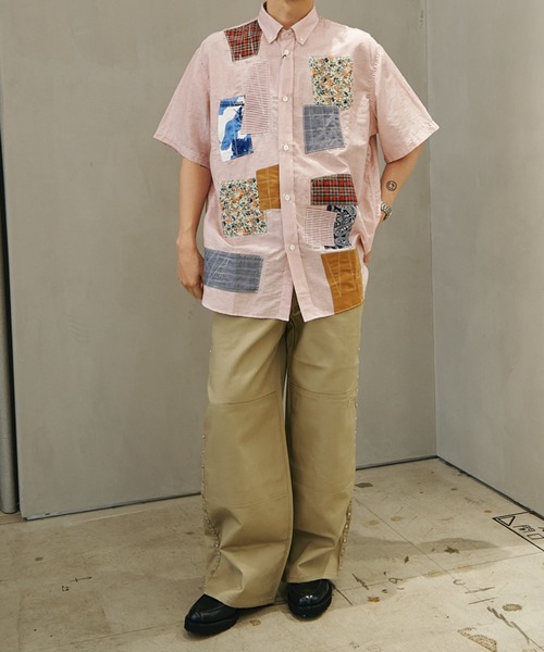 AFB(エーエフビー)の「STUDDED WIDE PANTS(チノパンツ・メンズ・グレー/カーキ/ブラック・MEDIUM/LARGE/X-LARGE)」の6枚目の写真