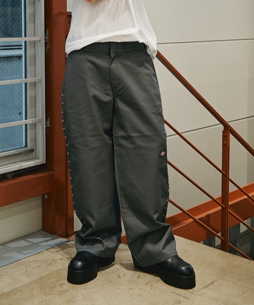 AFB(エーエフビー)の「STUDDED WIDE PANTS(チノパンツ・メンズ・グレー/カーキ/ブラック・MEDIUM/LARGE/X-LARGE)」の8枚目の写真