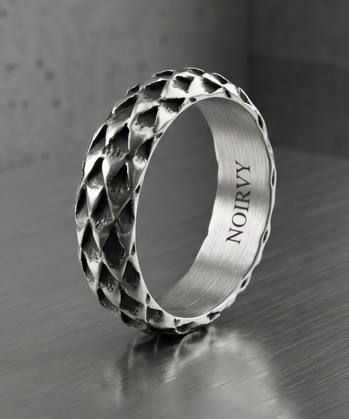 NOIRVY(ノワールビー)の「NR-306 ドラゴンスケールデイリーリング(リング・メンズ・その他・17号/29号/27号/25号/23号/21号/19号)」の1枚目の写真