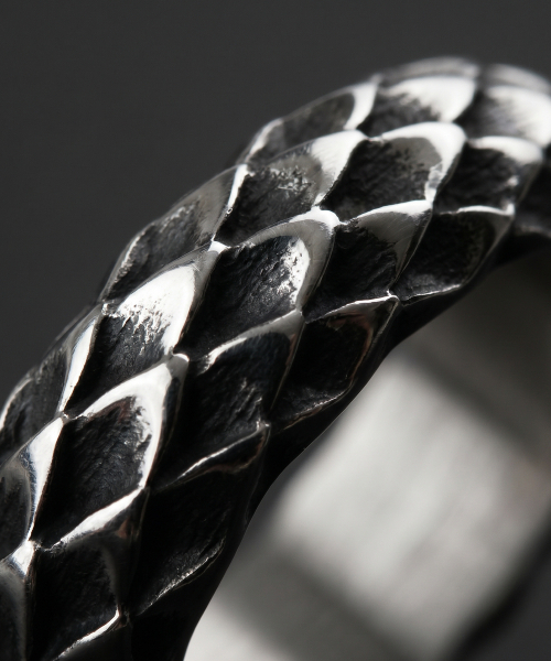 NOIRVY(ノワールビー)の「NR-306 ドラゴンスケールデイリーリング(リング・メンズ・その他・17号/29号/27号/25号/23号/21号/19号)」の4枚目の写真