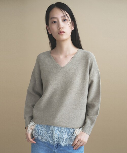 cloenc（クロエンス）の「【WEB限定カラーあり】Vネックラメガーターニット　美フォルム（ニット/セーター・レディース・サックスブルー/ピンク/チャコール/イエロー系その他/ブラウン系その他7/ブラウン系その他5/ライトグレー系8/ベージュ系8/オフホワイト・02）」の7枚目の写真