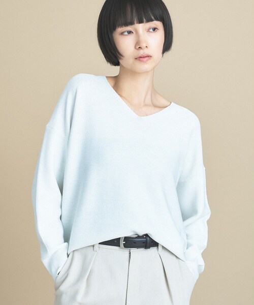 cloenc（クロエンス）の「【WEB限定カラーあり】Vネックラメガーターニット　美フォルム（ニット/セーター・レディース・サックスブルー/ピンク/チャコール/イエロー系その他/ブラウン系その他7/ブラウン系その他5/ライトグレー系8/ベージュ系8/オフホワイト・02）」の2枚目の写真