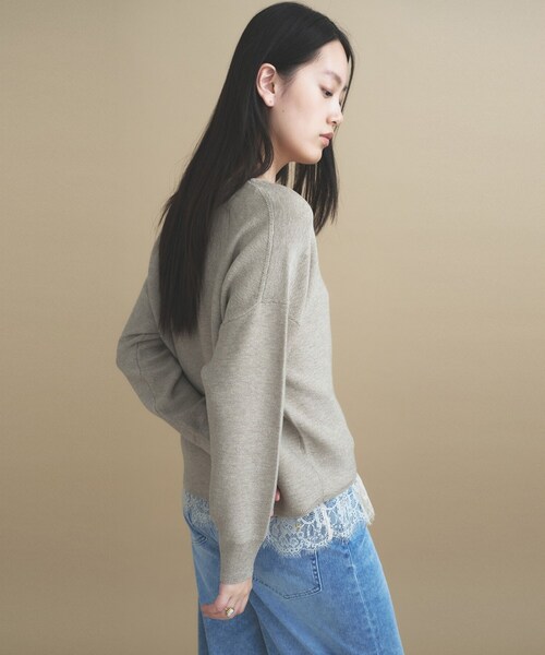 cloenc（クロエンス）の「【WEB限定カラーあり】Vネックラメガーターニット　美フォルム（ニット/セーター・レディース・サックスブルー/ピンク/チャコール/イエロー系その他/ブラウン系その他7/ブラウン系その他5/ライトグレー系8/ベージュ系8/オフホワイト・02）」の15枚目の写真