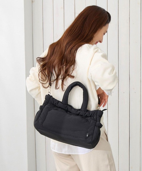 ROOTOTE(ルートート)の「ルートート / トートバッグ 2way ショルダーバッグ A5 軽量 中綿 斜め掛け LT.デリ.メトロパフ-A(ショルダーバッグ・レディース・レッド系その他/グレー/カーキ/ブラック・FREE)」の7枚目の写真